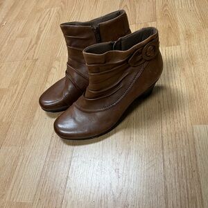Cobb Hill by New Balance Brown Ankle Booties